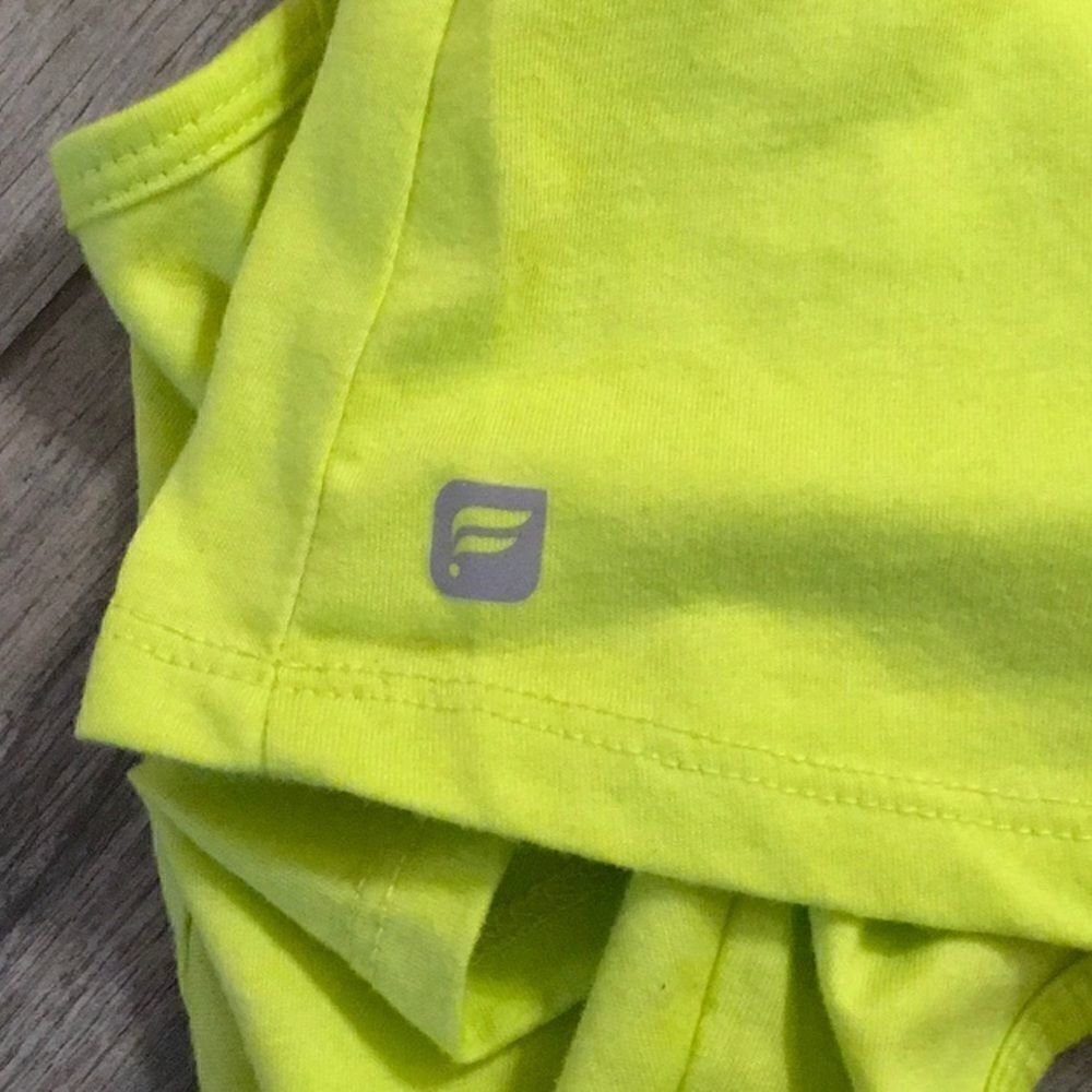 Chartreuse Fabletics performance tee. Large - Picture 5 of 5